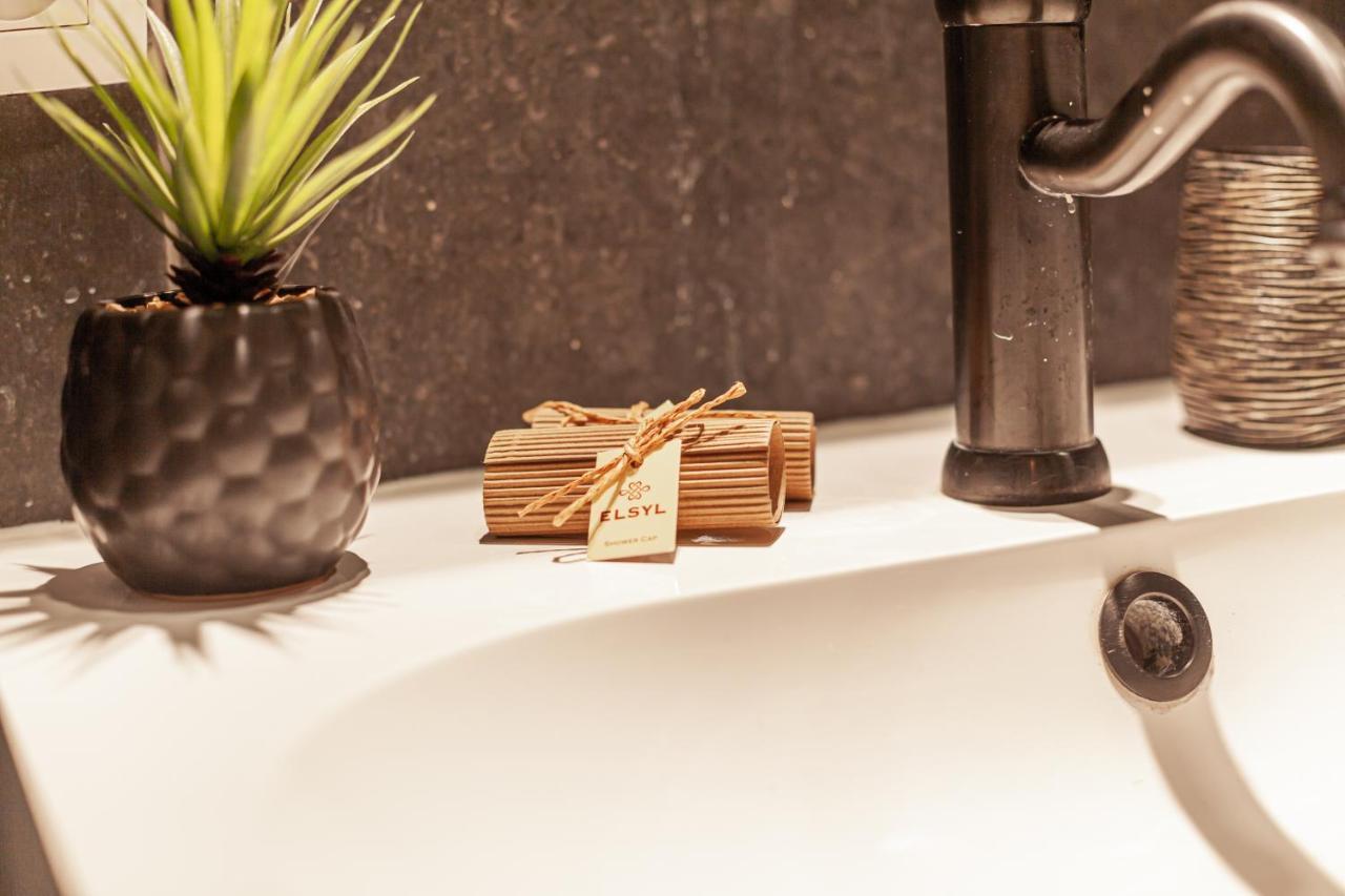 Luxury Suites Palace By Rikas Hotels แอนต์เวิร์ป ภายนอก รูปภาพ