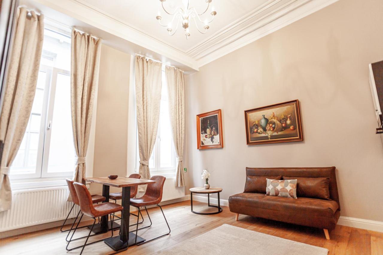 Luxury Suites Palace By Rikas Hotels แอนต์เวิร์ป ภายนอก รูปภาพ
