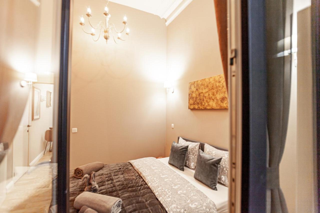Luxury Suites Palace By Rikas Hotels แอนต์เวิร์ป ภายนอก รูปภาพ