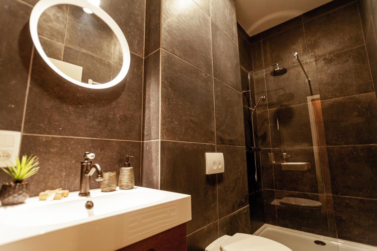 Luxury Suites Palace By Rikas Hotels แอนต์เวิร์ป ภายนอก รูปภาพ